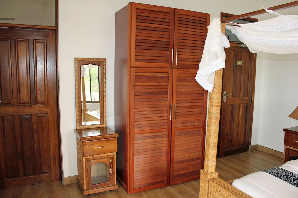 Villa Dahl Beach Resort 50/50