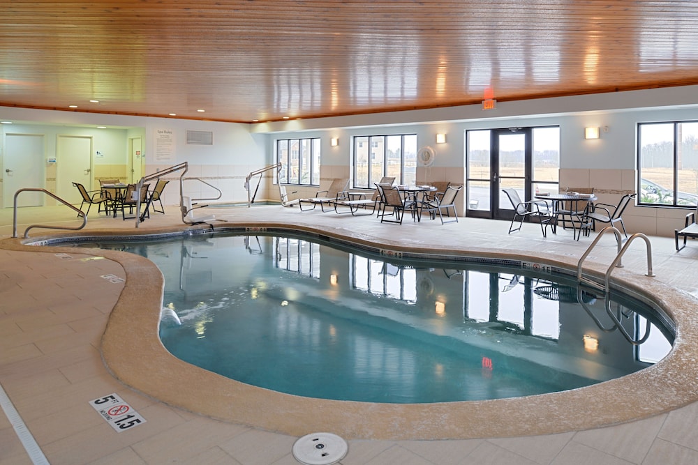 Holiday Inn Express Hotel And Suites Greenfield 5/65
