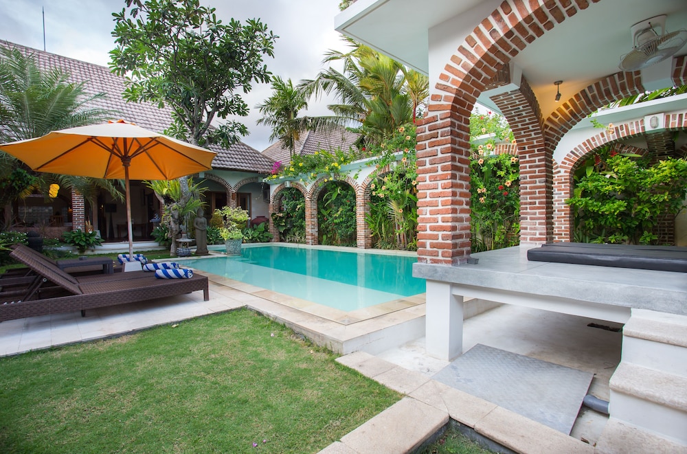 DYANA VILLAS 38/43