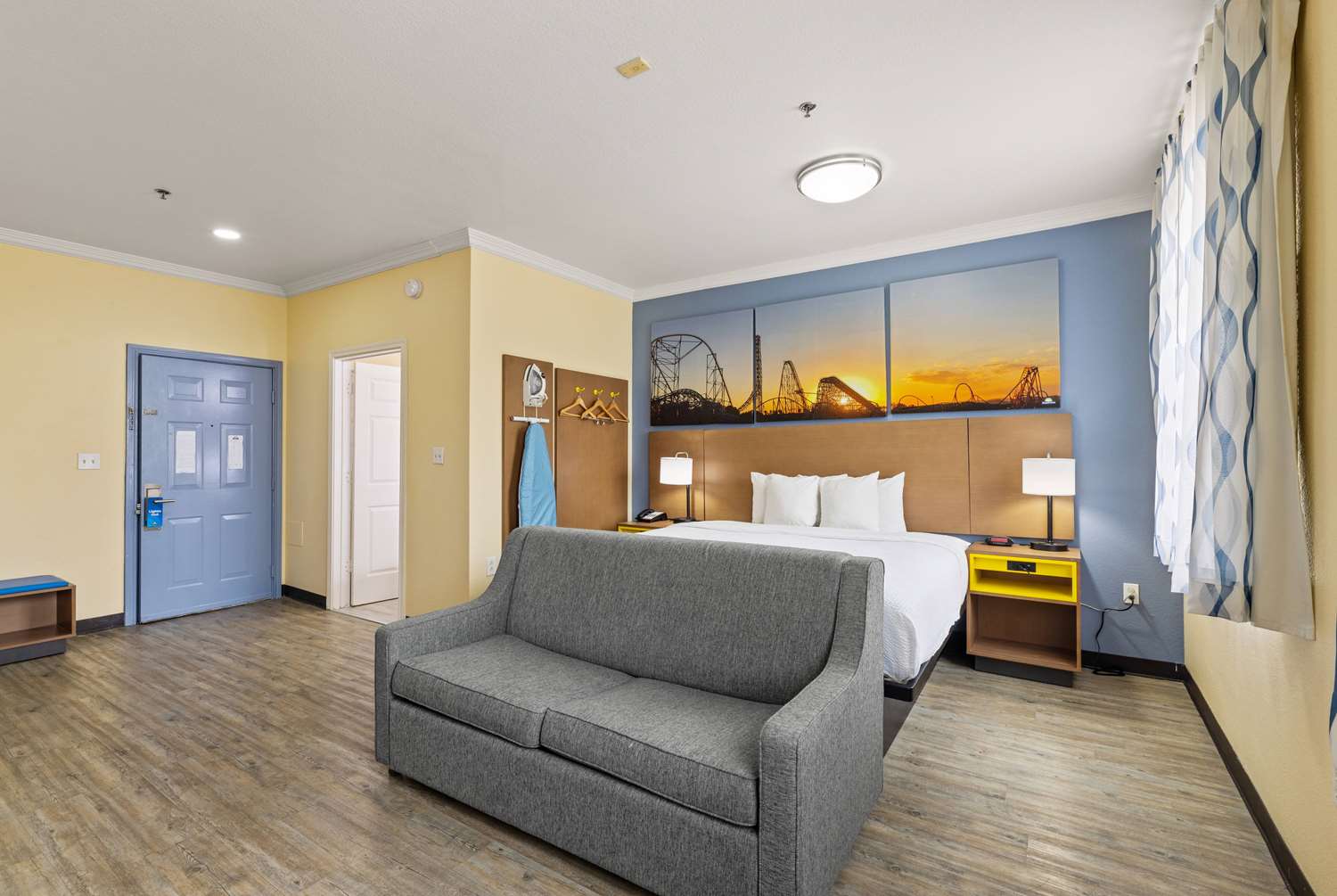 Days Inn and Suites by Wyndham Euless DFW Airport South 44/57
