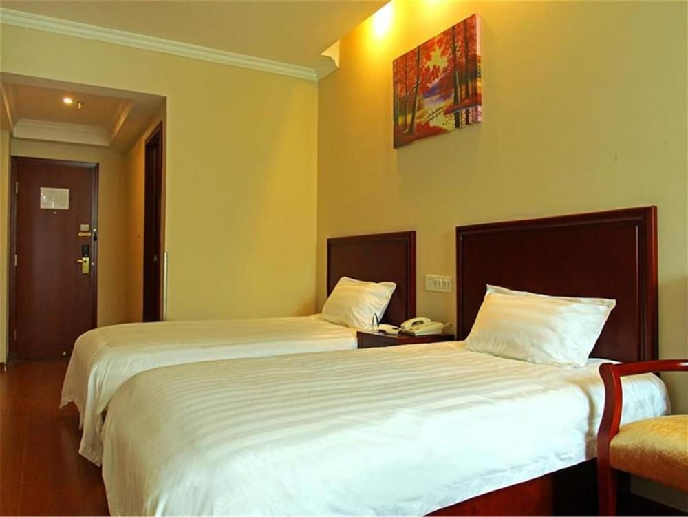 GreenTree Inn Guangzhou Panyu Bus Station Business Hotel 8/24