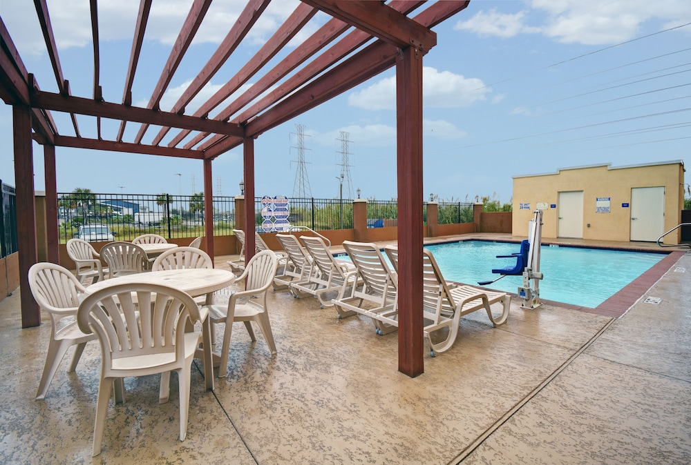 Galveston Inn Suites Hotel 48/55