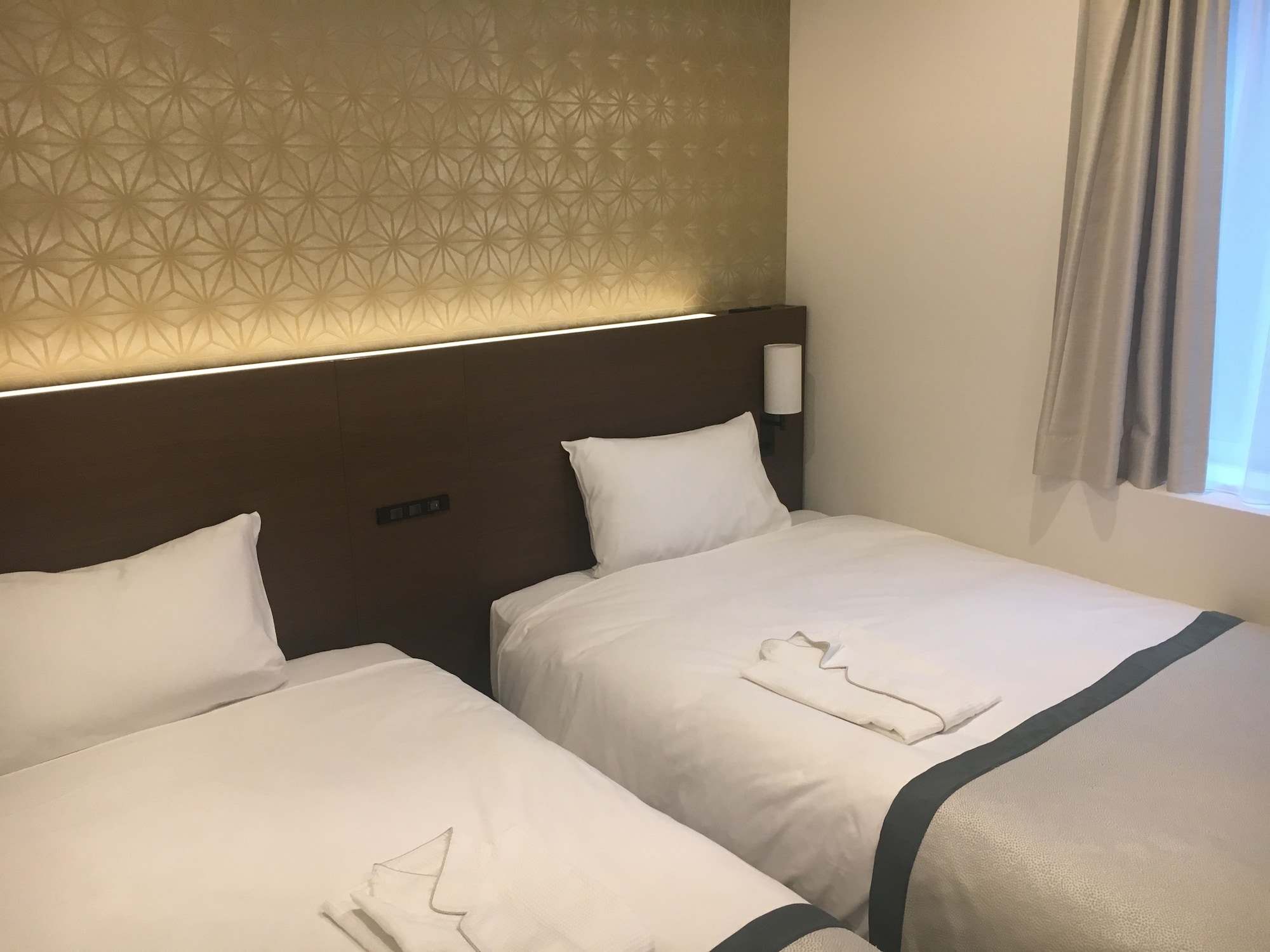 STANDARD, TWIN BEDS