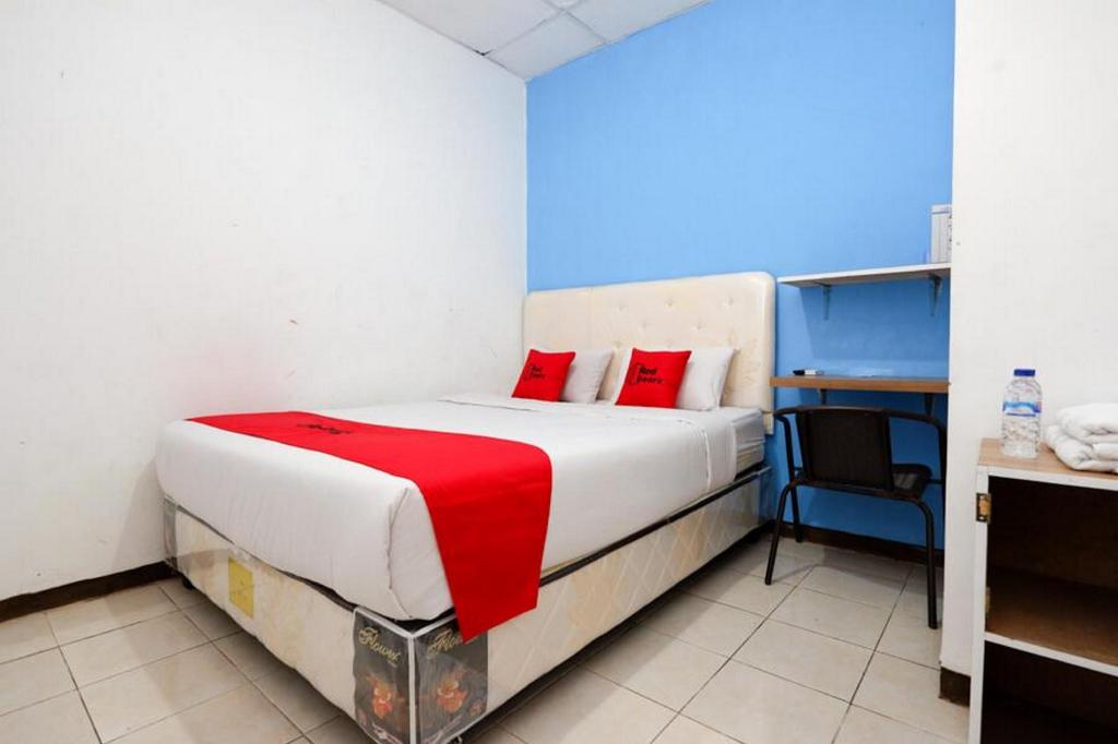 Reddoorz Near Kota Lama Semarang 8/41