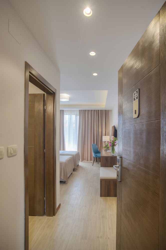 HOTEL TWELVE by Aycon 15/58