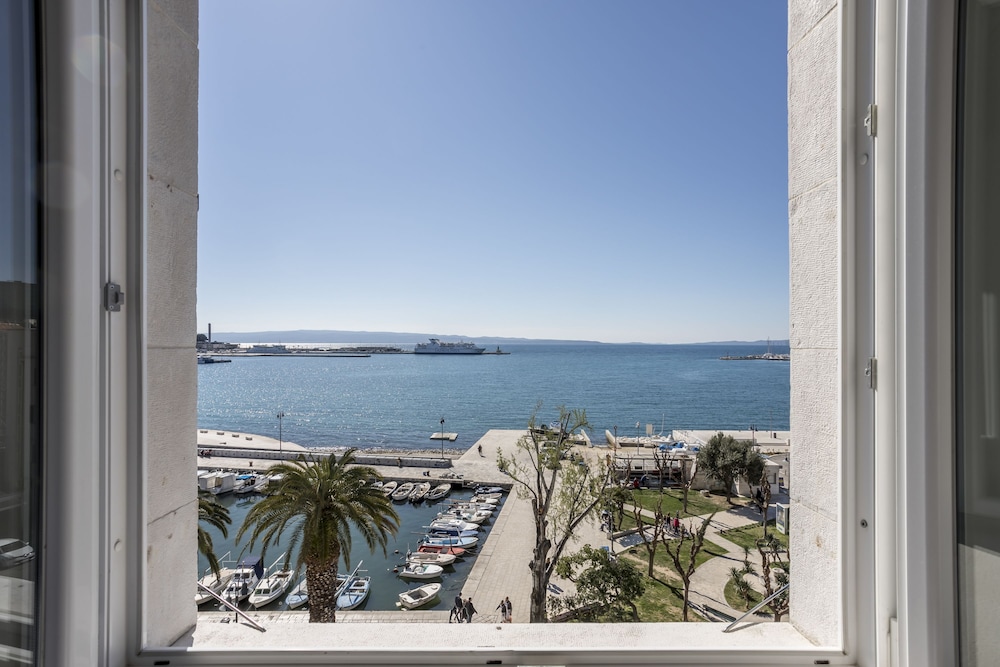 Seaview Luxury Retreat 29/42