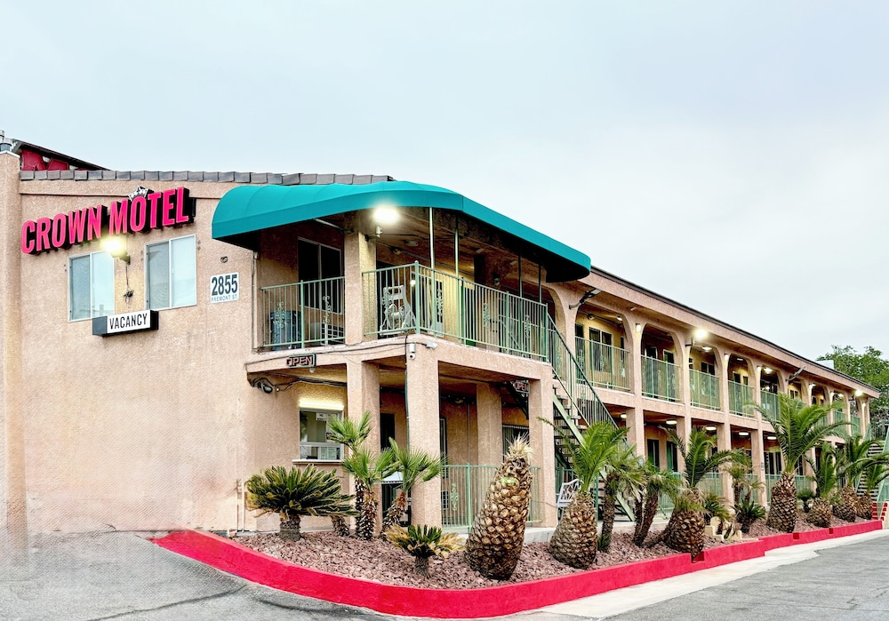 Crown Motel 2/66