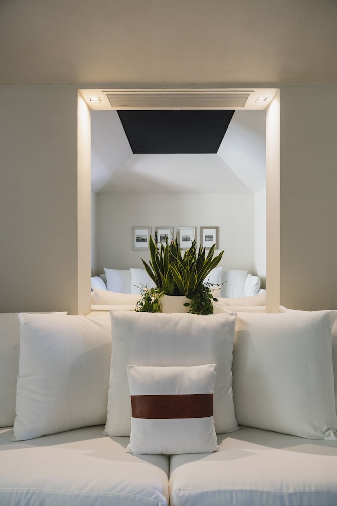 Hotel Carducci 76 56/75
