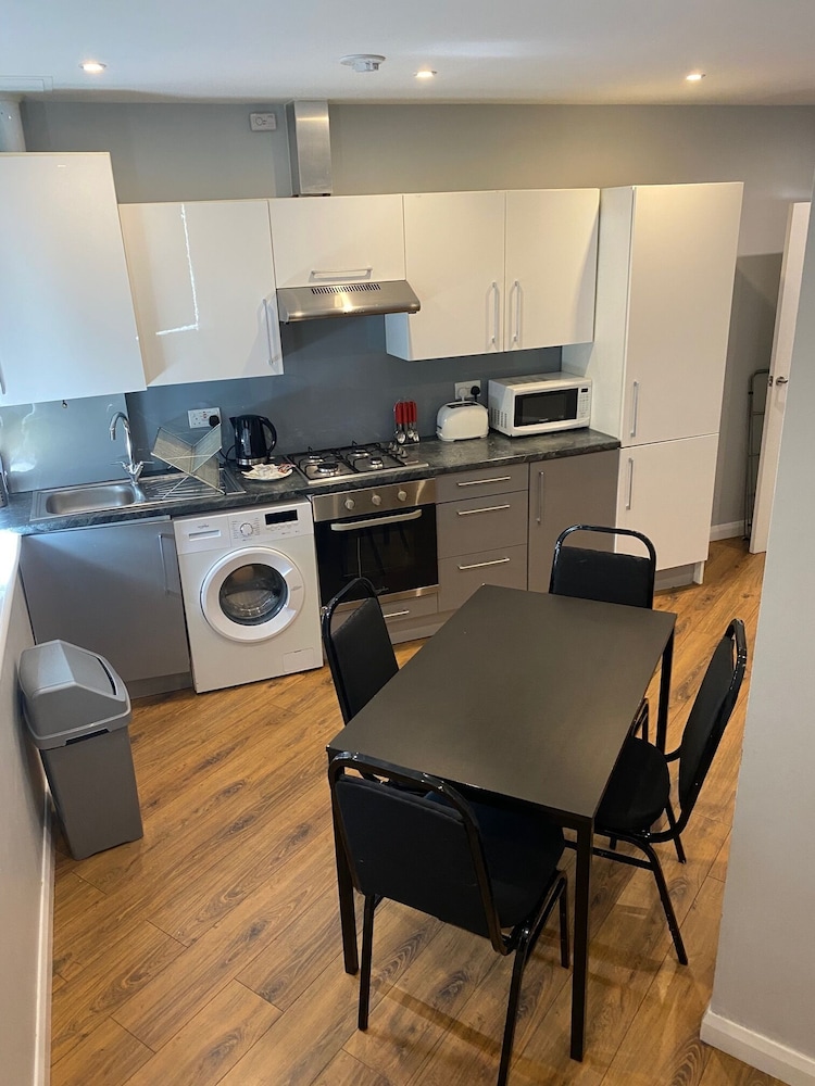 Easy Lets - Showcase Apartments 24/45