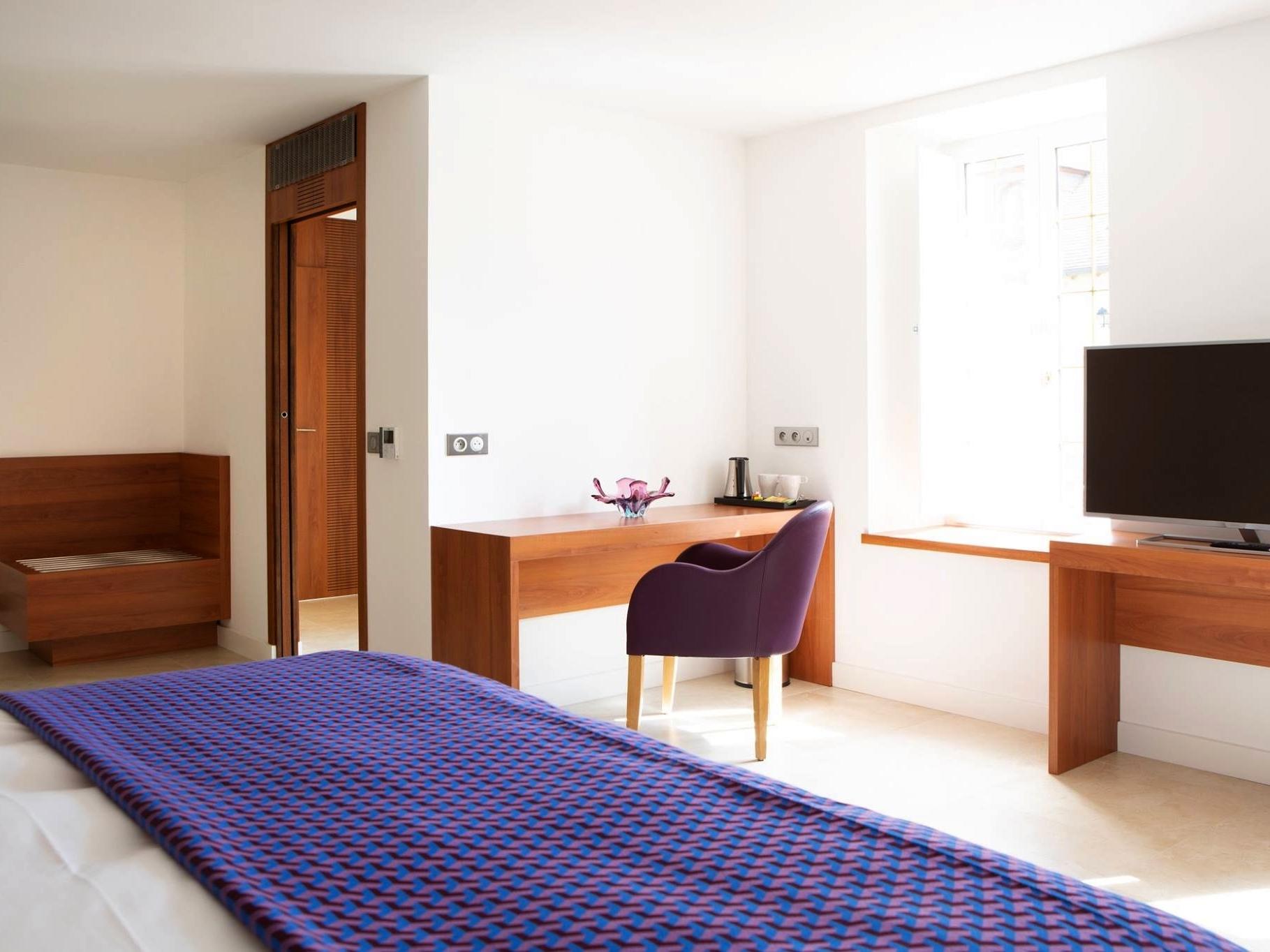 HOTEL LE CLOS DE LA VOUGE 8/16