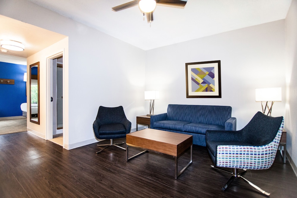 Holiday Inn Express & Suites Nashville - Brentwood I-65 30/40