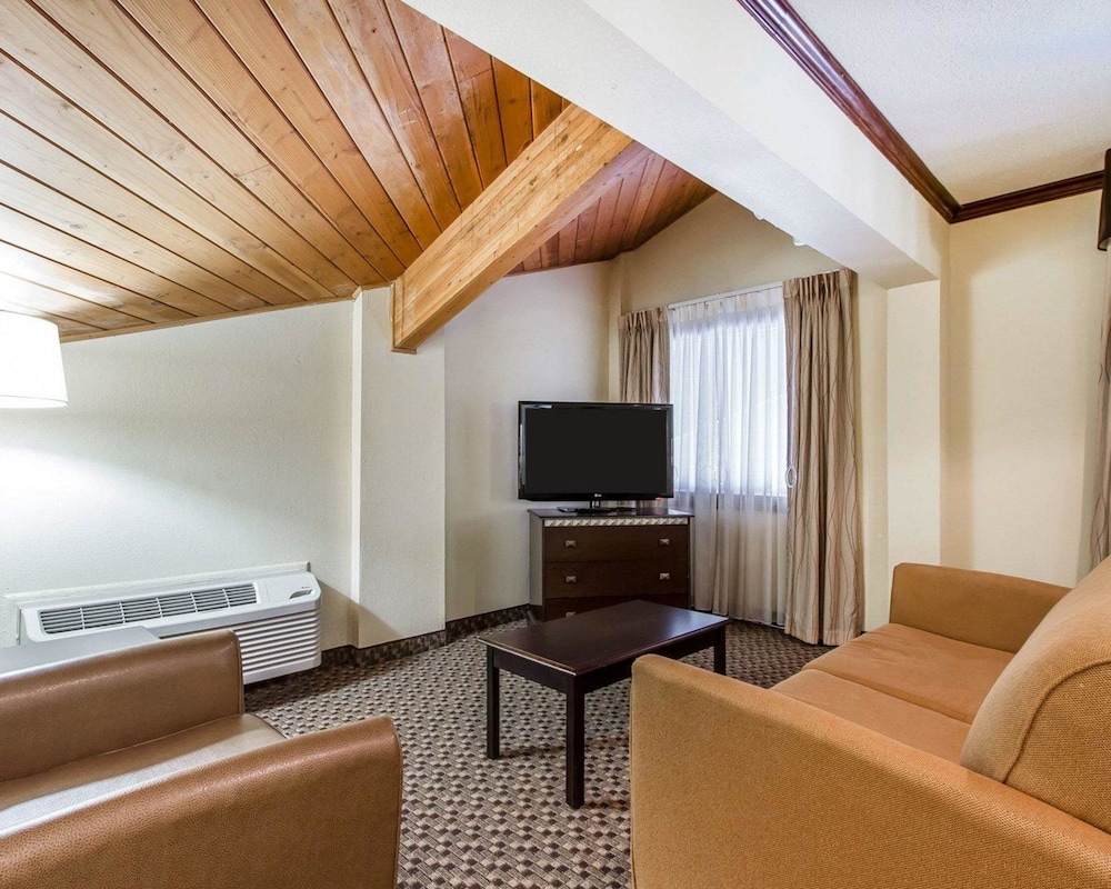 Quality Inn Macomb Near University Area 23/38