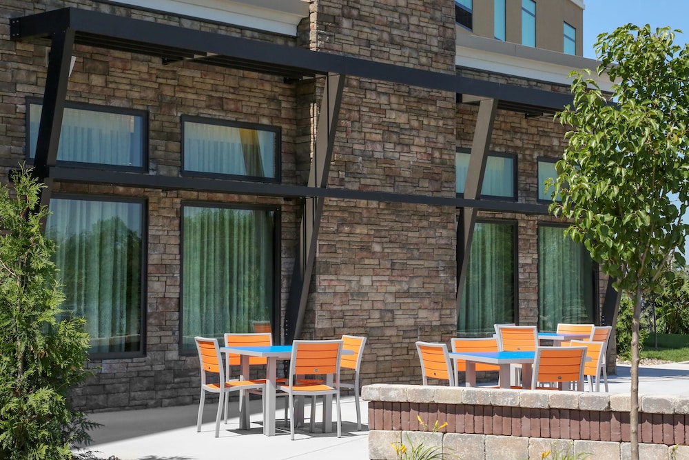 Holiday Inn Express Moline - Quad Cities Area 7/73