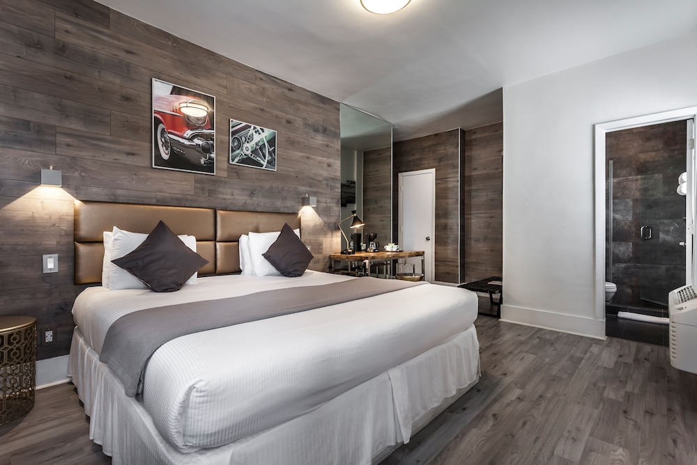 Century Hotel 20/62