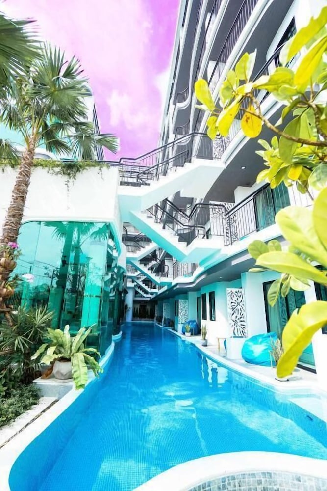 Poolrada Boutique Hotel (SHA Extra Plus) 45/50