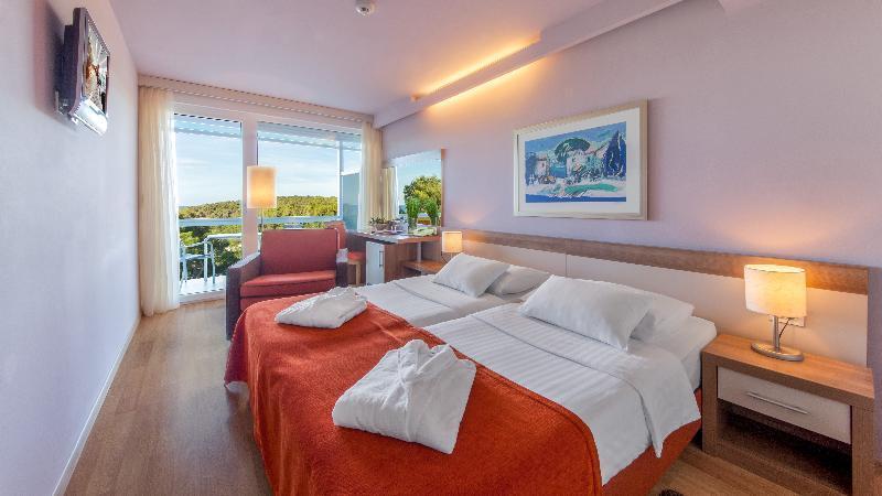 Plus, Standard, Sea Side, on the Side