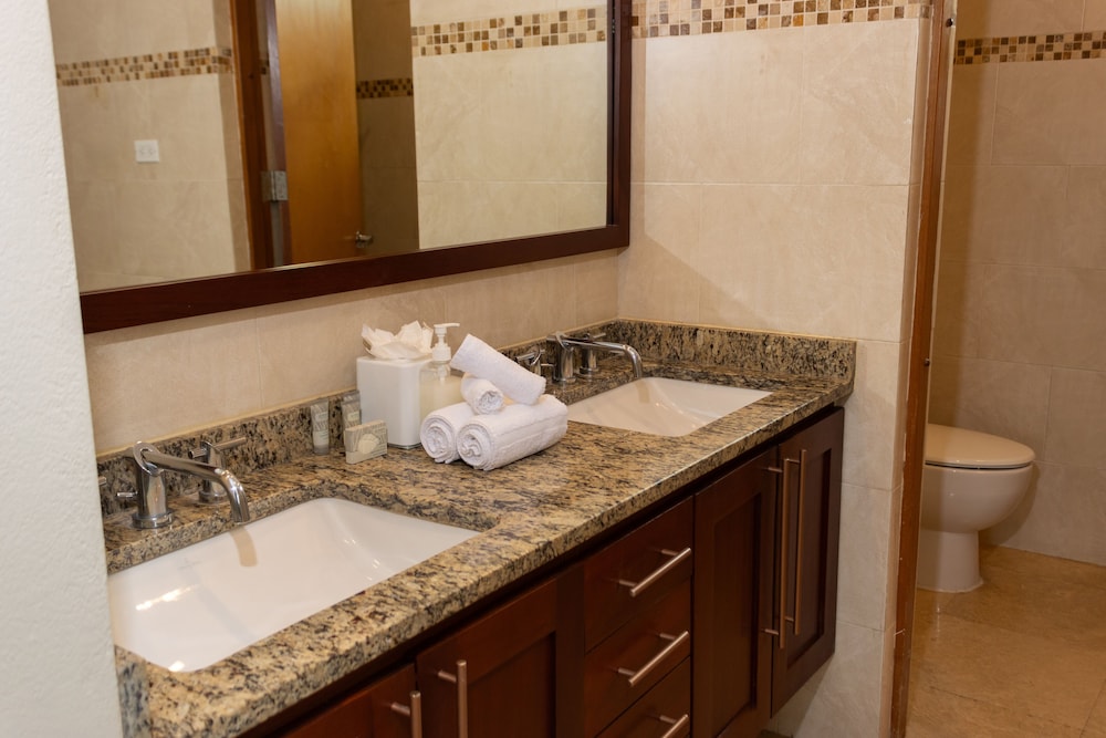 CIQALA Luxury Suites 75/75