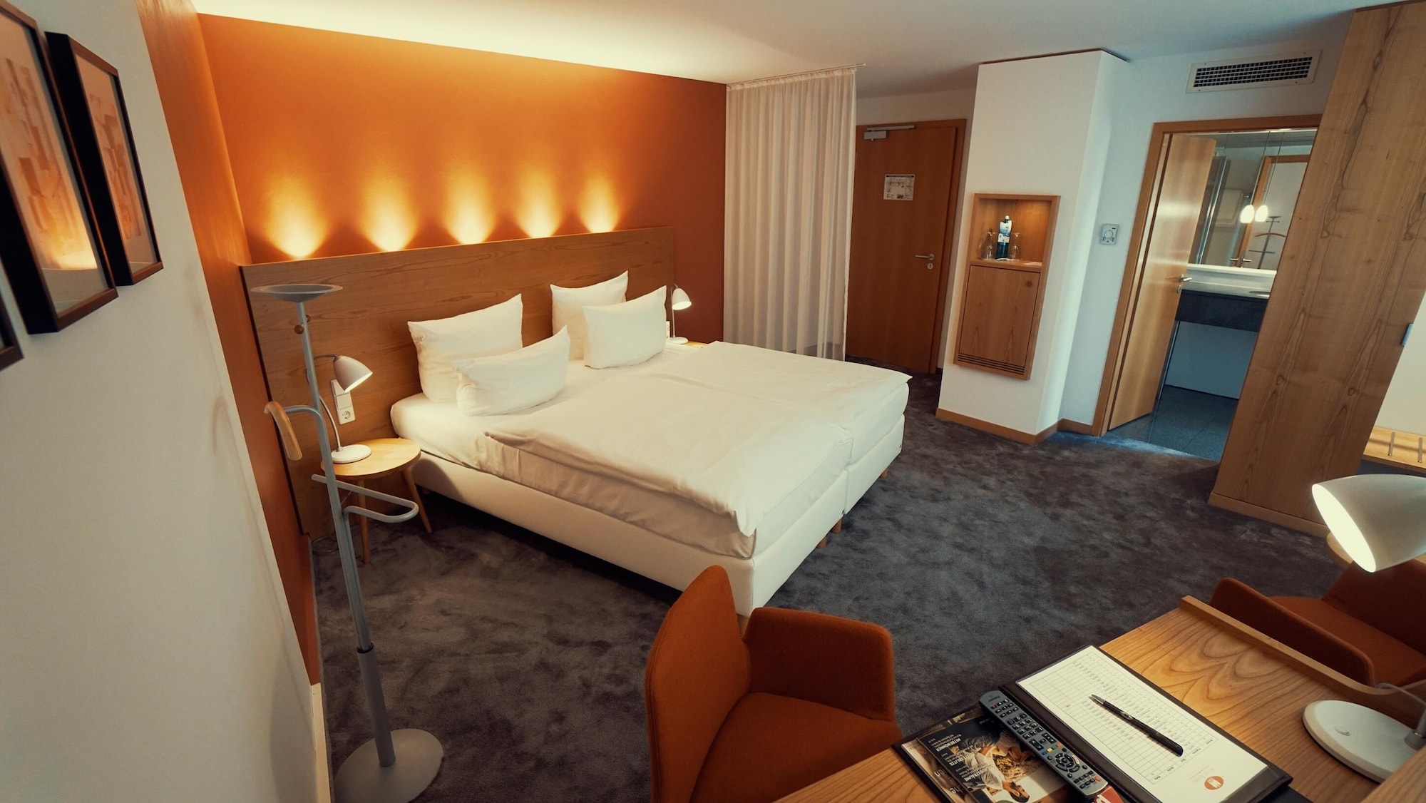 غرفة ديلوكس بسرير كينج، Hotel Adler Asperg 2/8