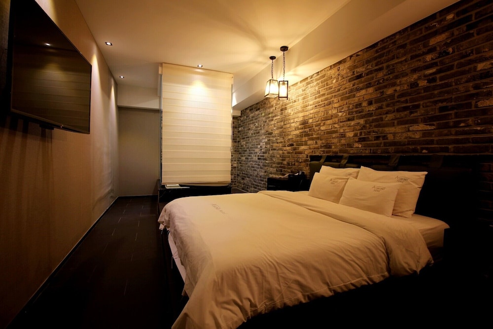 Masan Almond Hotel 11/43