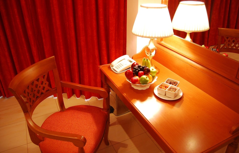 Al Madina Suites 26/29