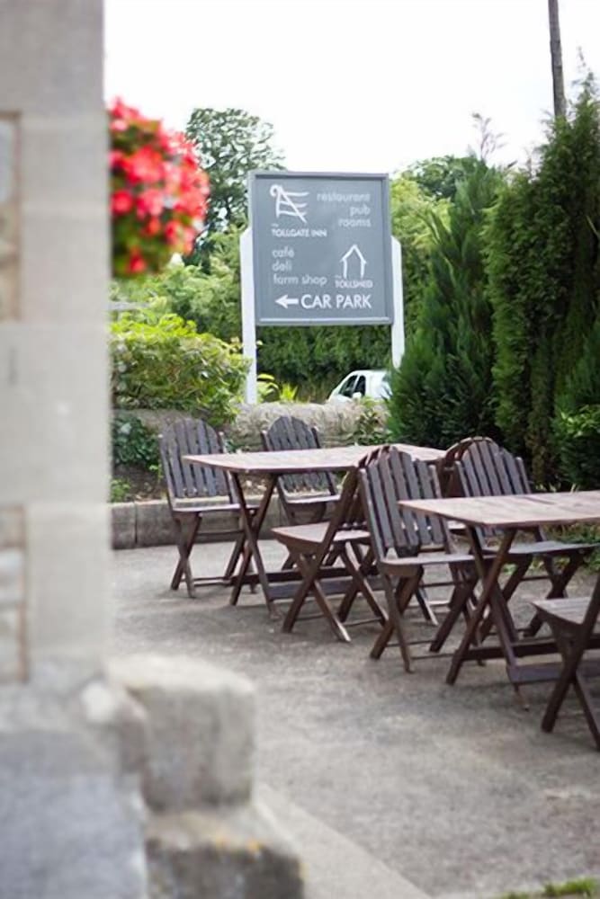 The Tollgate Inn 33/35