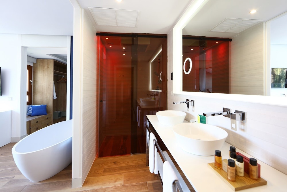 Vip, Suite, King Bed, Sea View, Sofa, Living Area, Balcony، Hotel Son Caliu Spa Oasis Superior 5/6