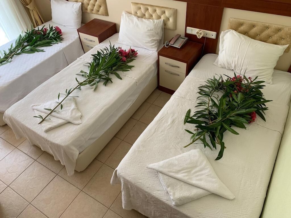 Korykos Hotel 16/24
