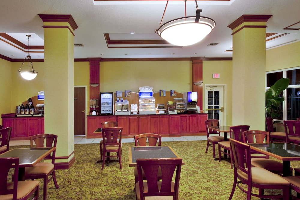 Holiday Inn Express and Suites St. Petersburg North (I-275), an IHG Hotel 52/58