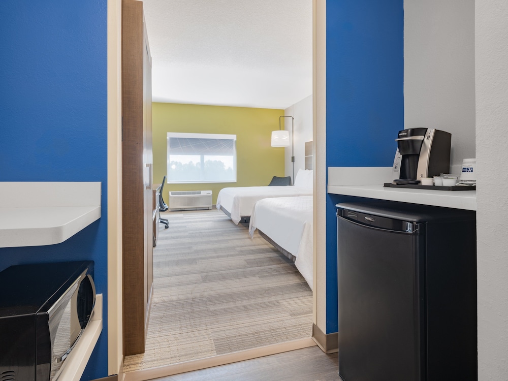 Holiday Inn Express & Suites Ruskin - Sun City 25/59