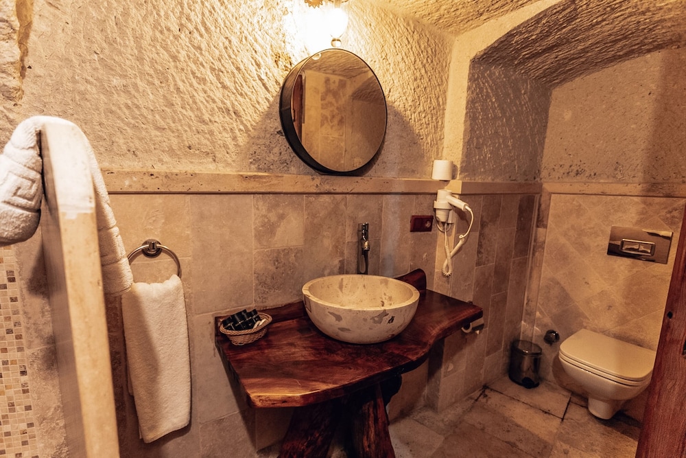 Apex Cave Hotel 58/61