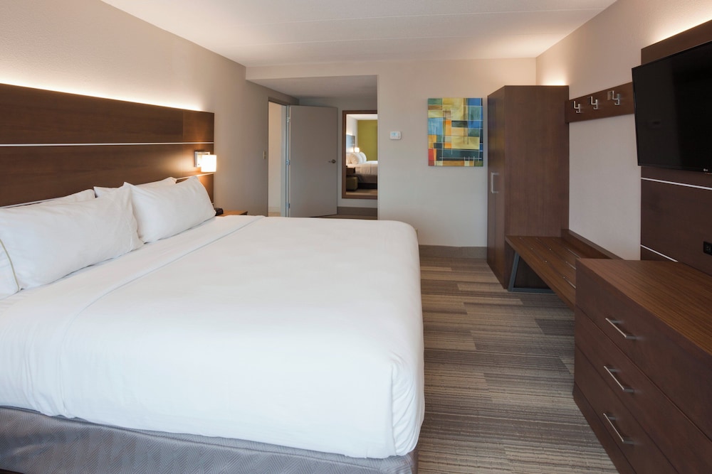 Suite, King Bed, Sofa, Living Area