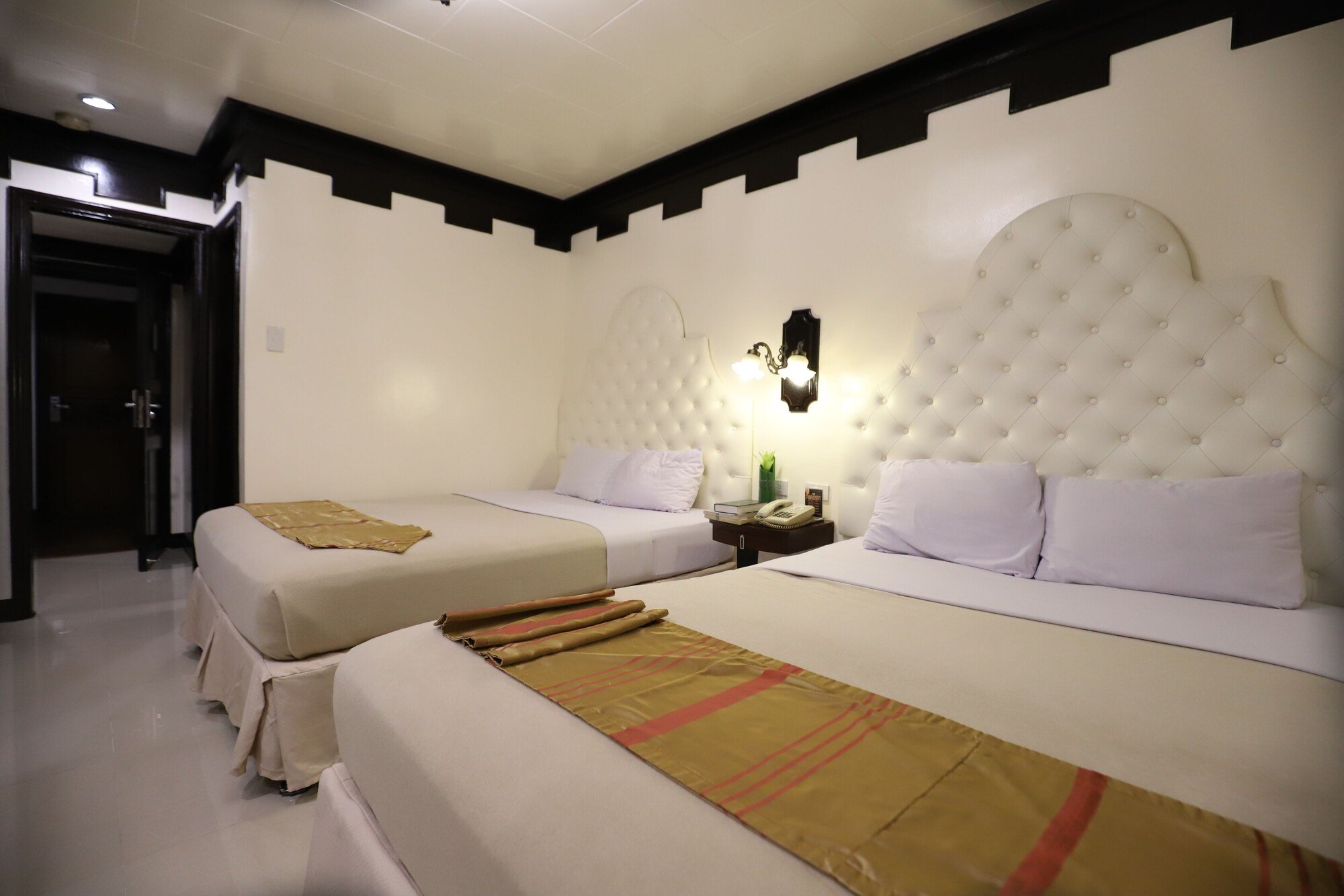 DELUXE, TWIN BEDS