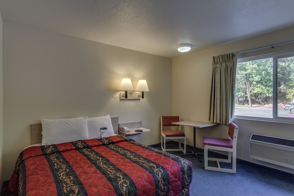 Motel6 Spokane, WA - West 8/30