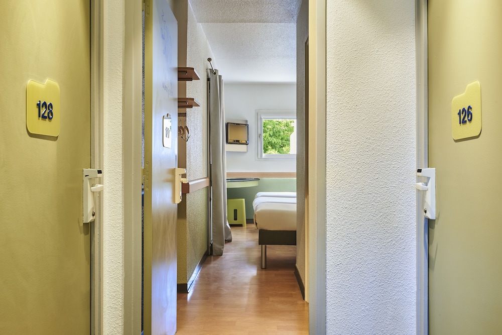 Ibis Budget Versailles Coignieres 50/50