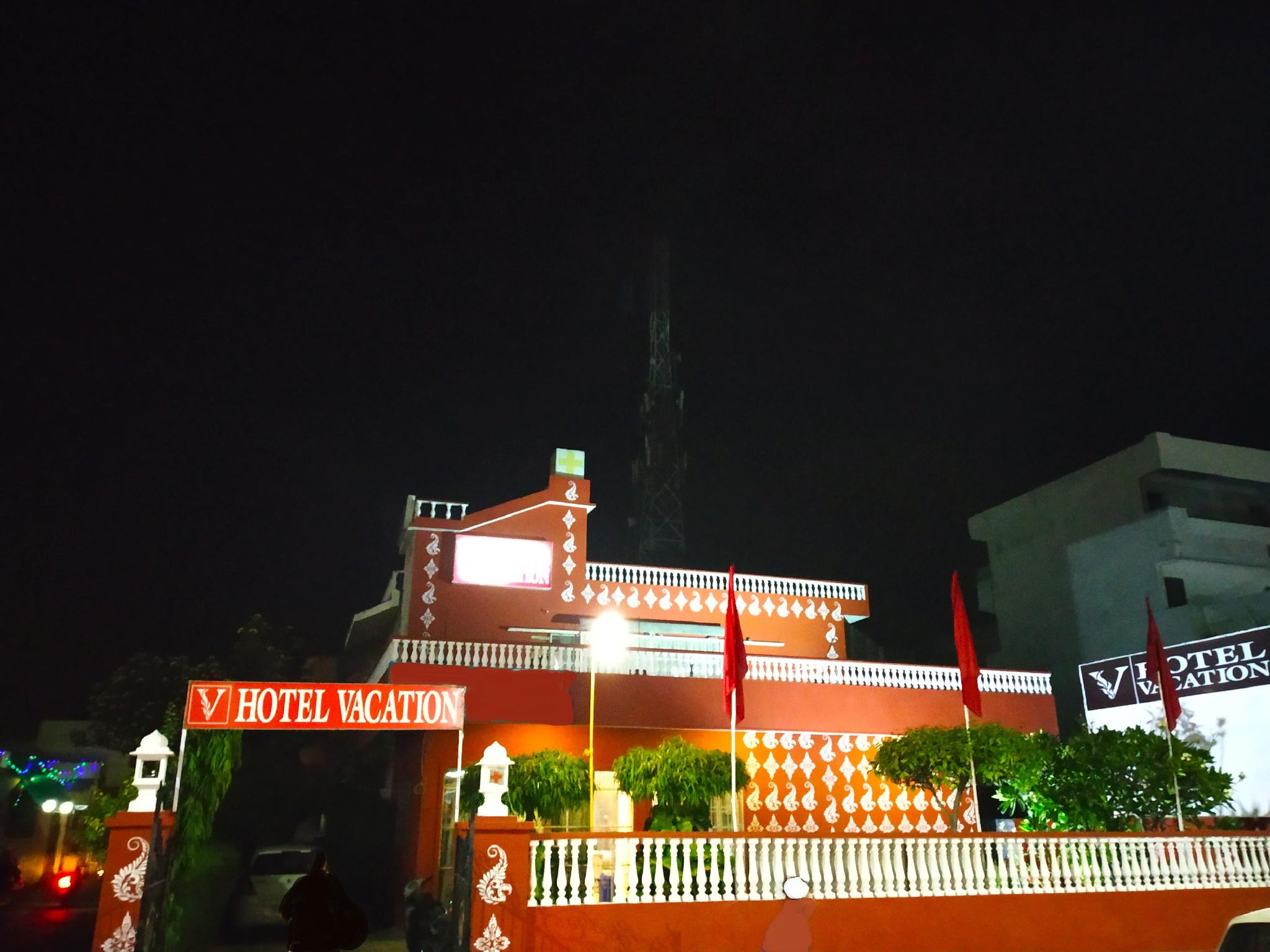 DELUXE, EXECUTIVE