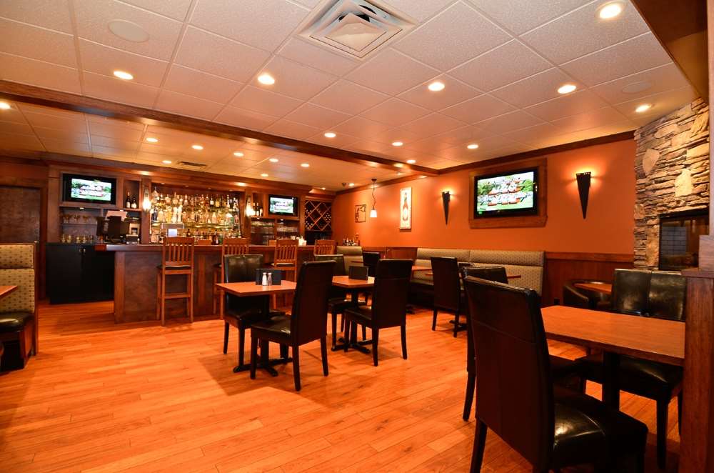 Best Western Plus Country Meadows Inn 21/28