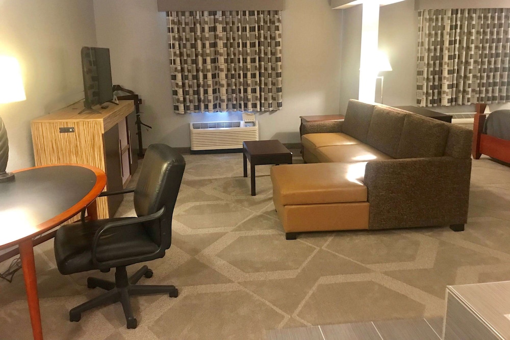 Days Inn by Wyndham Conneaut 33/47