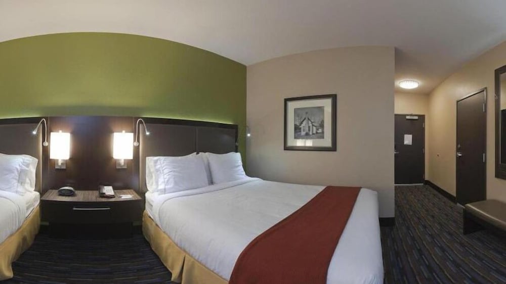 Holiday Inn Express Hotel Suites Fulton 13/51