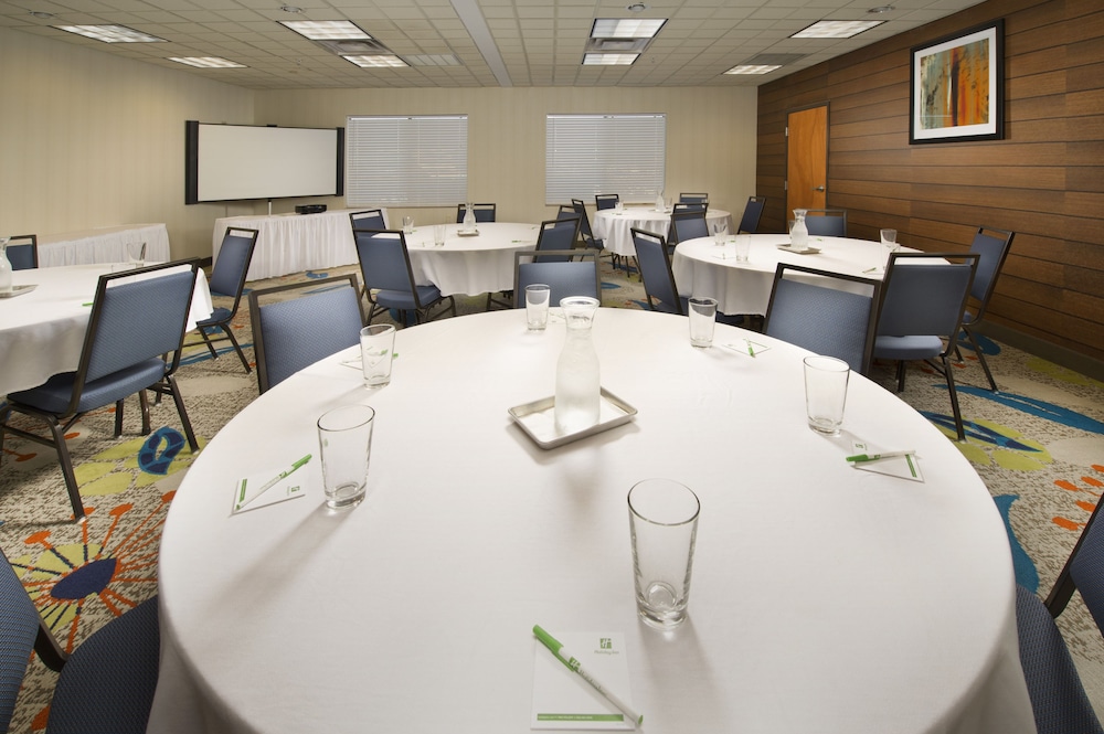 Holiday Inn El Paso Airport 55/74