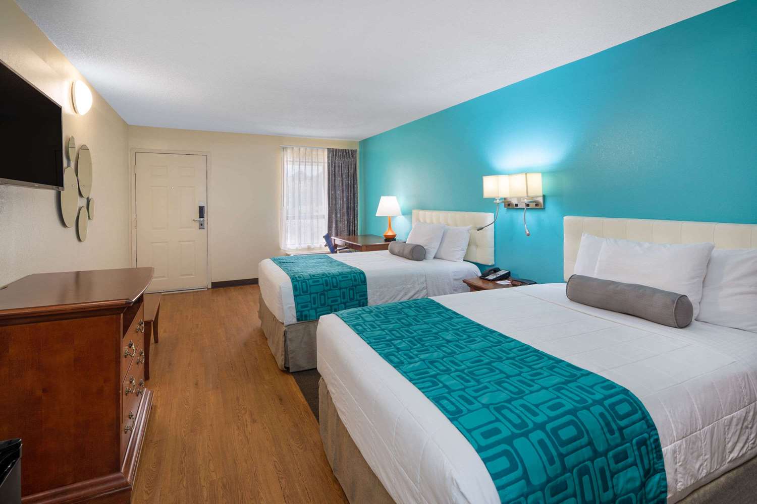 Howard Johnson by Wyndham Savannah GA 13/27