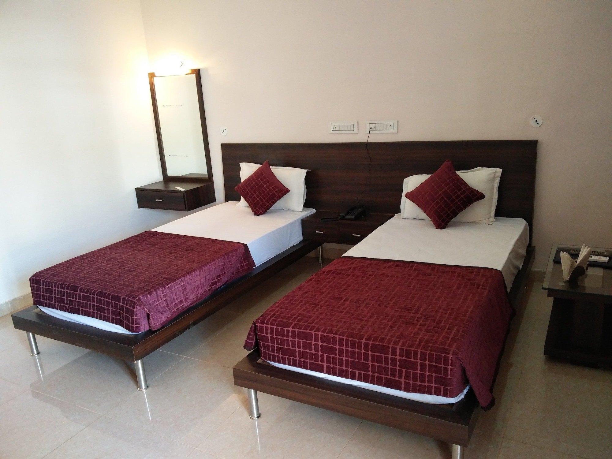 Luxury, Twin Beds, Pool View, Garden Area