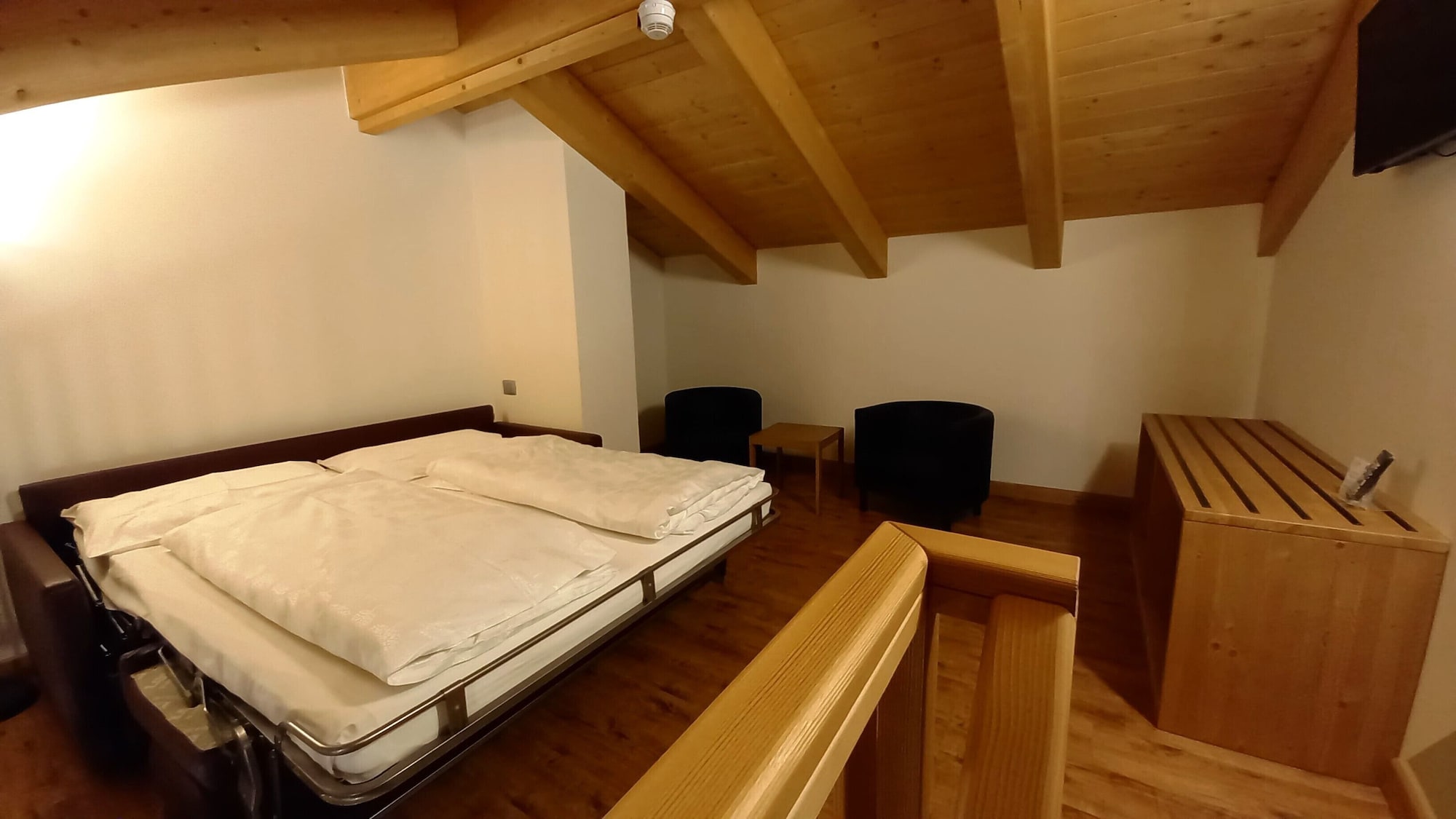Family, 1 Queen and 1 Single Bed, Mountain View, Balcony, Hotel Monte Bondone 3/10