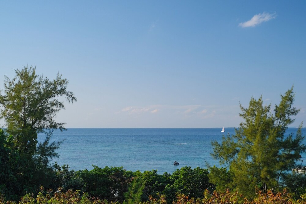 Odysis Onna Resort Hotel 67/72