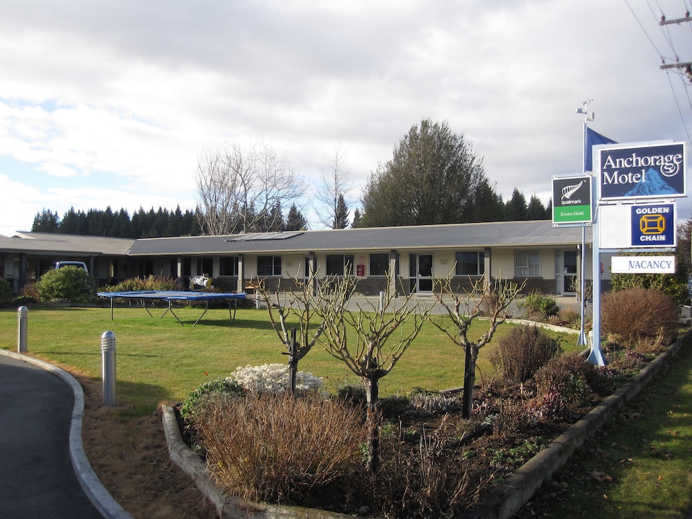 Anchorage Motel 62/74