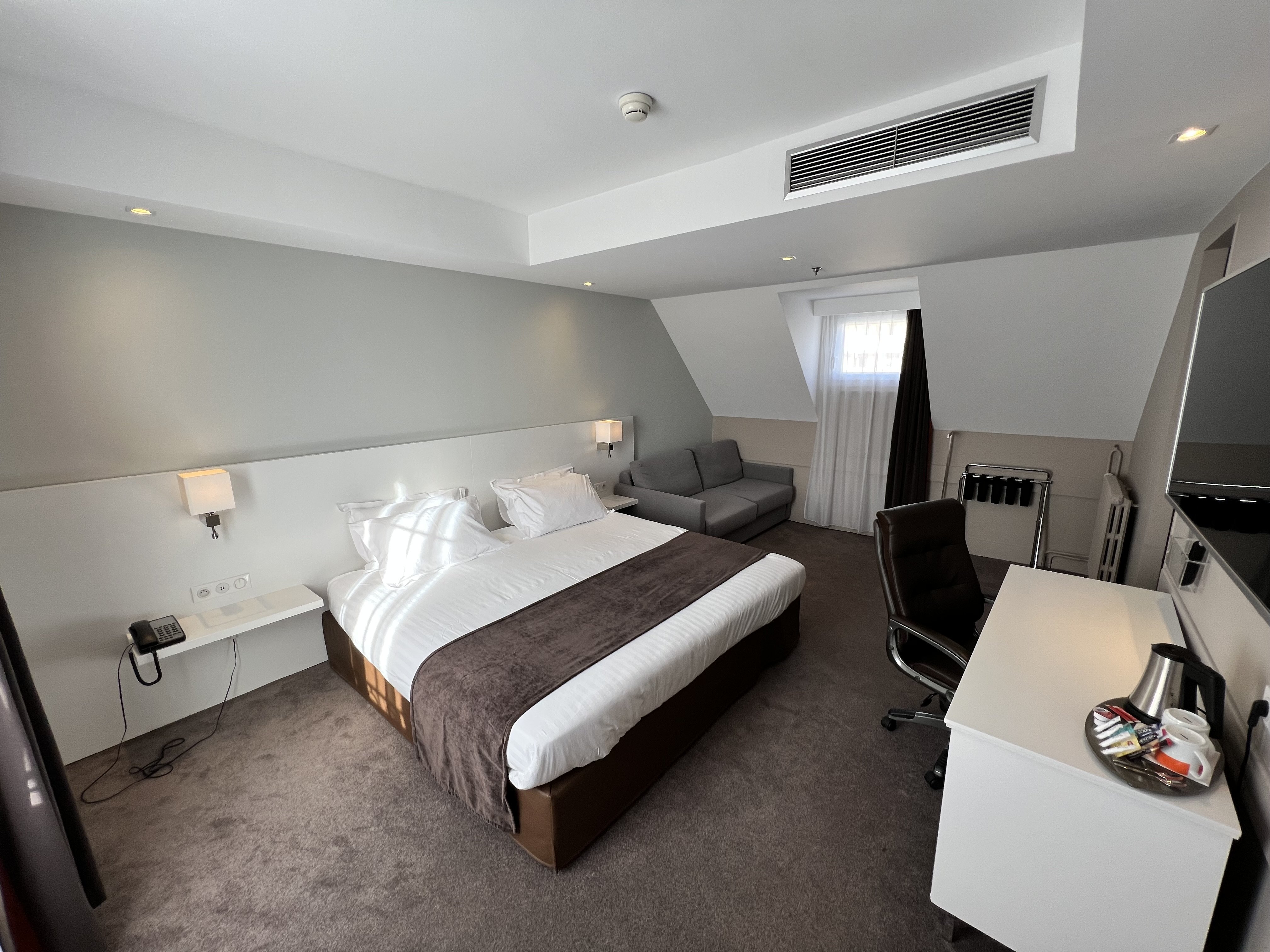 Leisure, King Bed