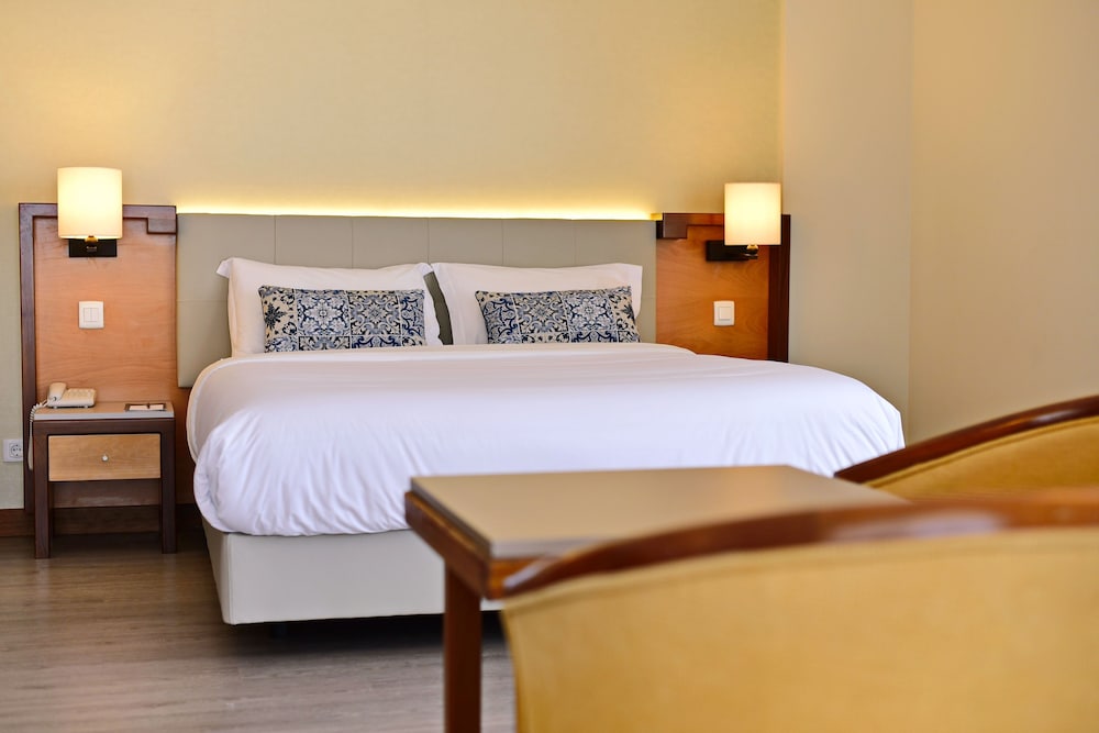 Holiday Inn Algarve Albufeira by IHG 28/79