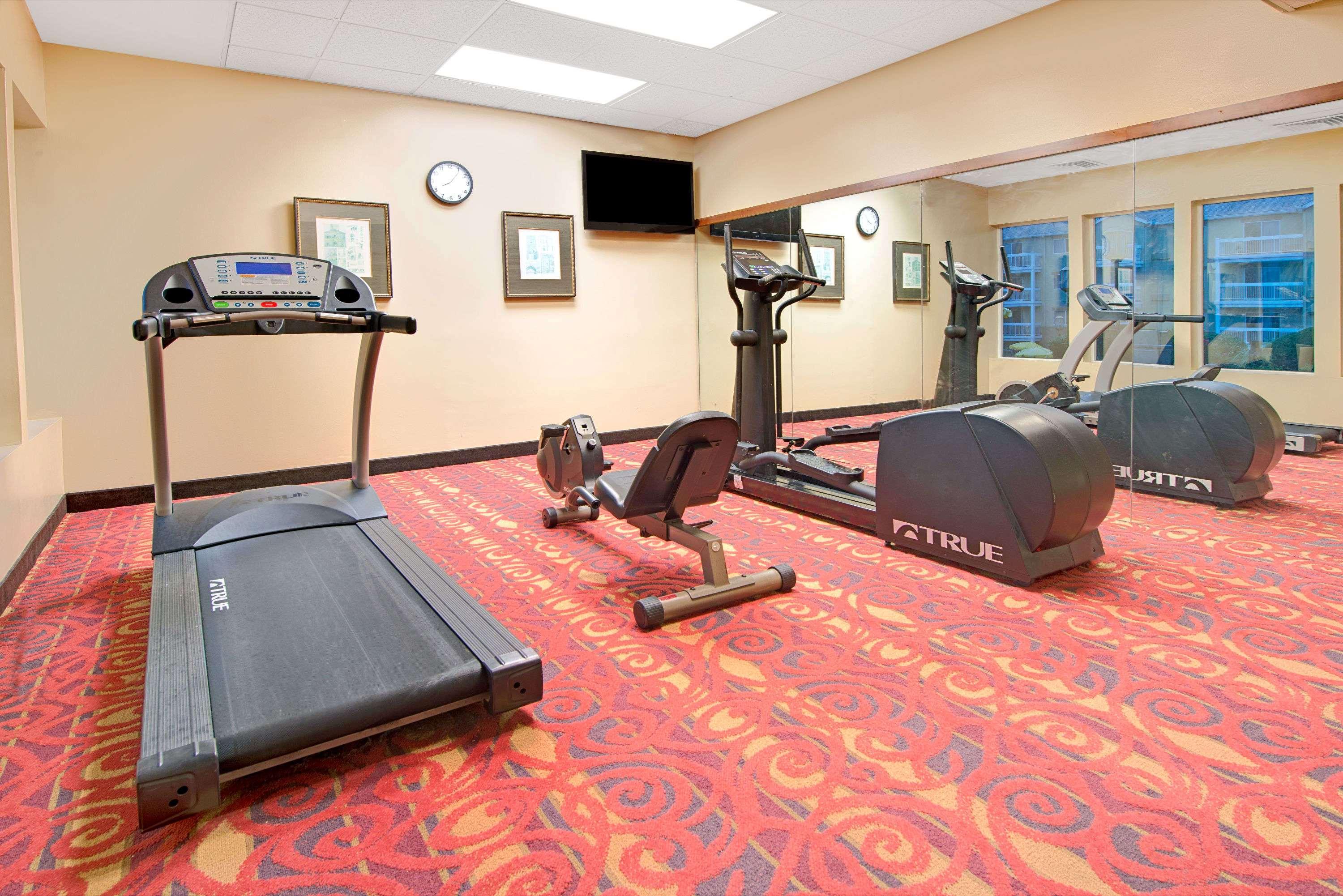 Days Inn & Suites by Wyndham St. Louis/Westport Plaza 14/27