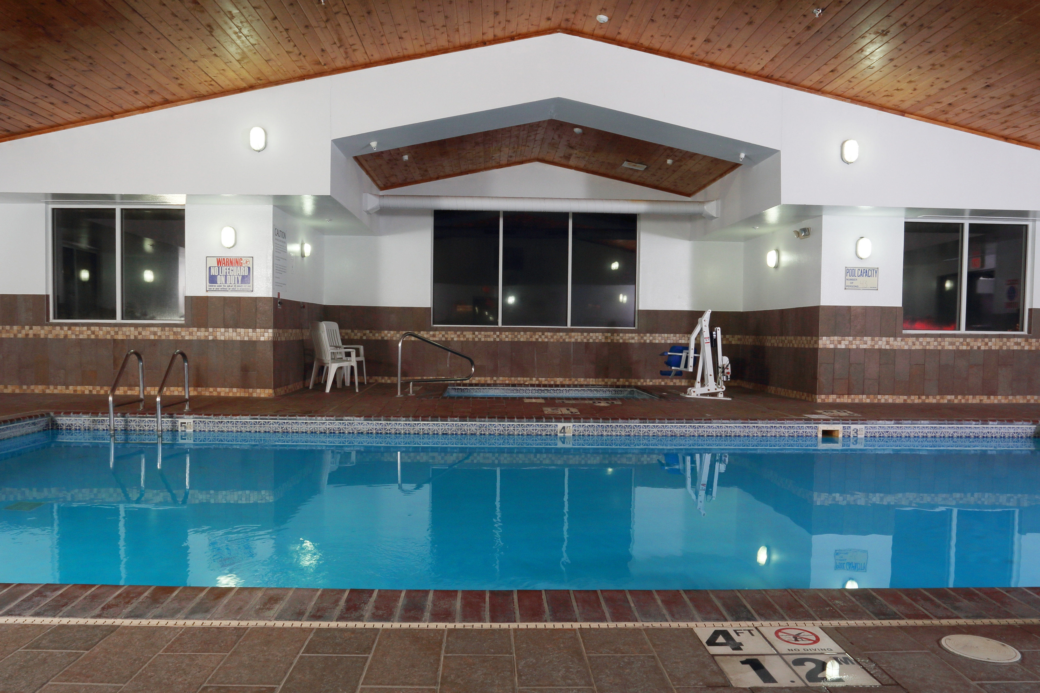 Holiday Inn Express O Neill 24/40