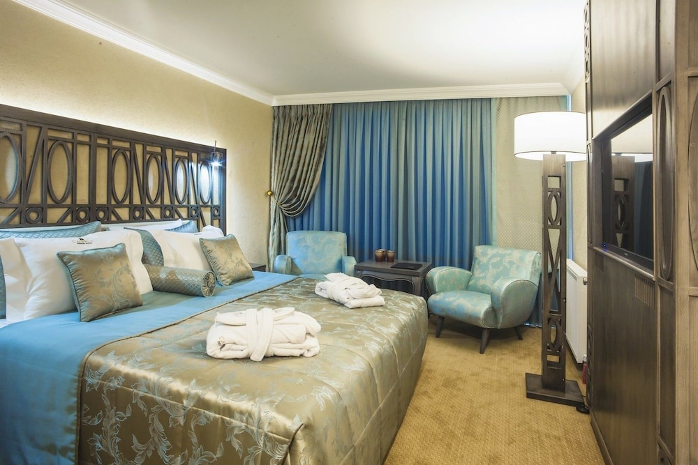Cadence Design Hotel 5/22
