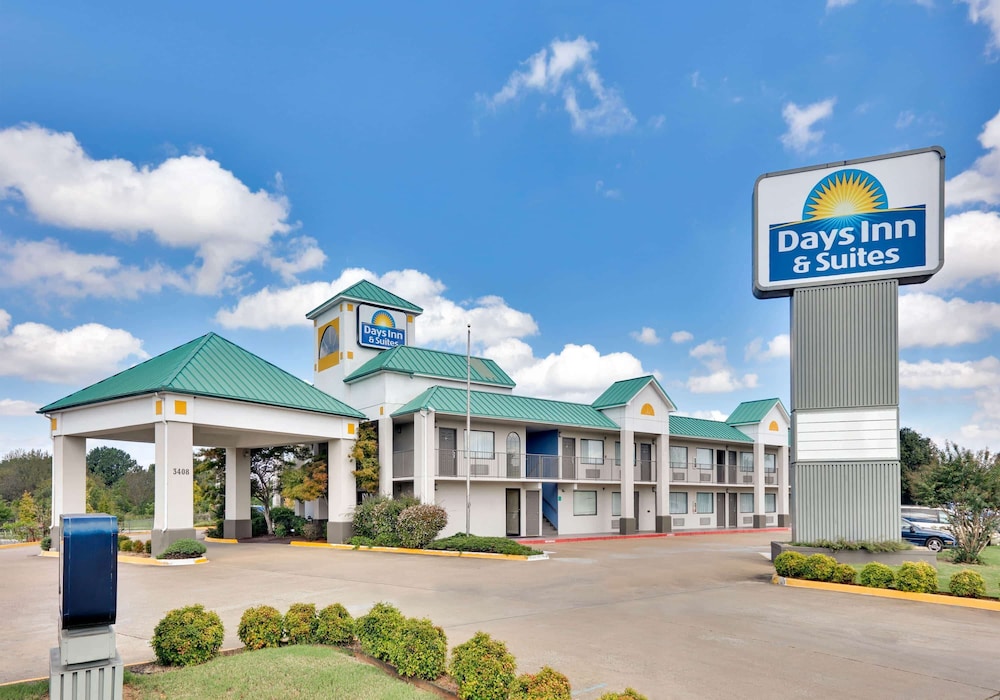 Days Inn & Suites by Wyndham Bentonville 1/19